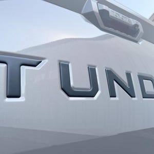 Tufskinz | Inserções de letras para porta traseira - Serve para Tundra 2022-2025 - Kit de 6 peças