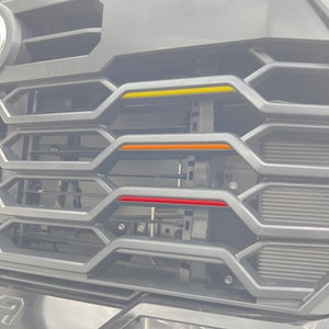 Tufskinz | TRD Grille TRI-Color Line Einsätze - Für 2022-2025 Tundra & 2023-2025 Toyota Sequoia - 3-teiliges Kit