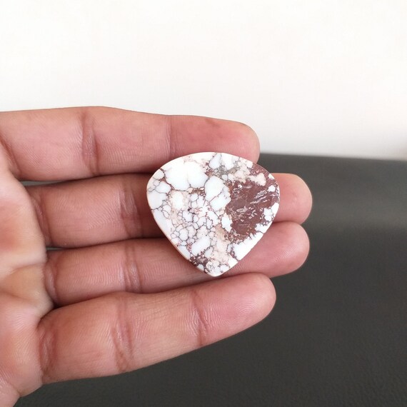 Wild Horse Magnesite Heart Cabochon: Natural Stone, 48.1 Carat