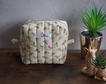 Medium quilted boxy make-up bag | cream vintage floral