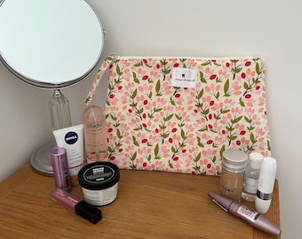 Quilted make-up bag, pouch / cosmetic organiser/travel pouch.