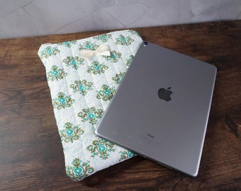 Quilted vintage green Ipad case (with bow)