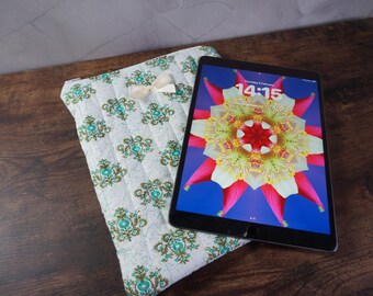 Quilted vintage green Ipad case (with bow)