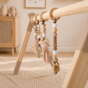 Gimnasio de juegos de madera personalizado para bebés – Arco de actividades Montessori de madera – Regalo único hecho a mano para bebés – Gimnasio para bebés