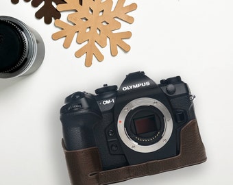 ★ OLYMPUS M-1 (革ケース付) + ★M-SYSTEM 広角28mm ☆ OLYMPUS M-1 (革ケース付) + ☆M-SYSTEM 広角28mm - メルカリ