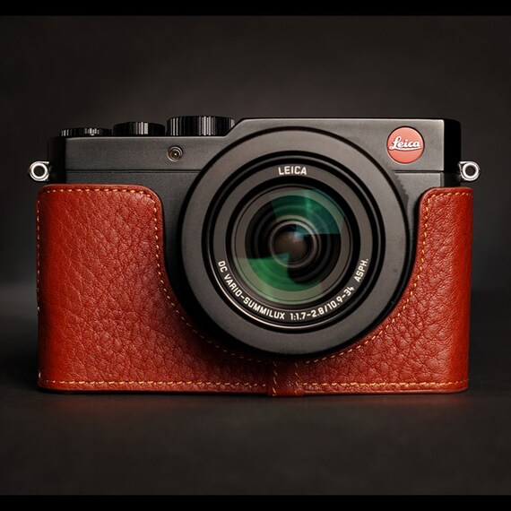 COMPACT CAMERA, Leica D-Lux 7, with accessories. Photo, Cameras