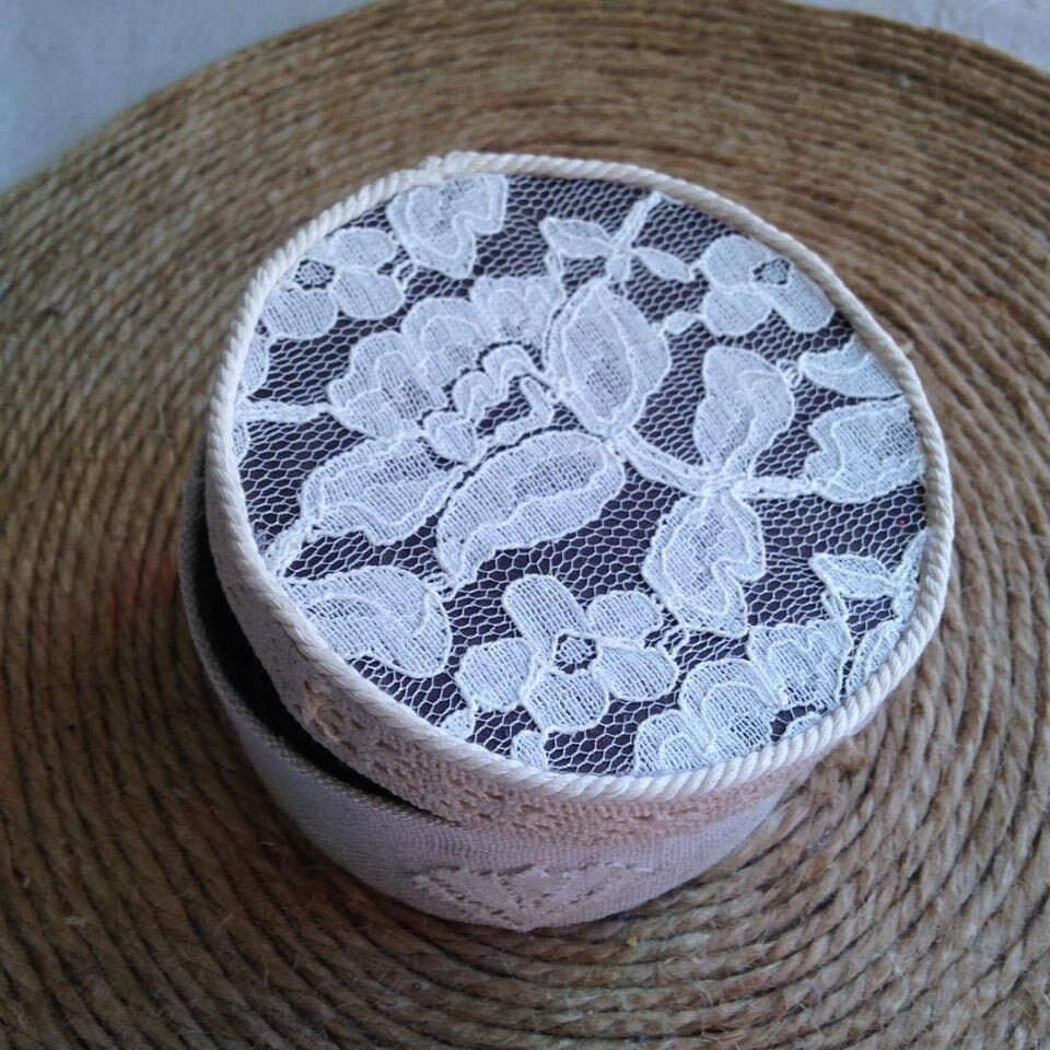 Boite Ronde et Son Couvercle Dentelle, Corde Coton