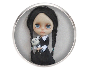 Steel brooch, 25mm diameter, 0.7mm pin, Handmade Wednesday Addams Doll Illustration