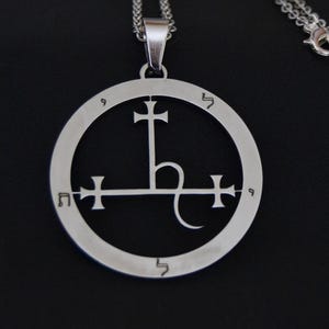 Lilith pendant with Hebrew letters of the name
