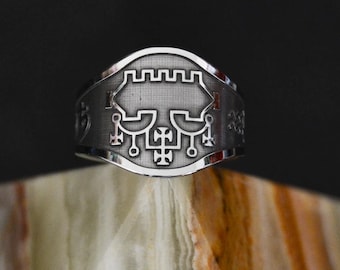 Adjustable BELIAL seal relief ring with the symbols of Aquarius + Capricorn and the Sun and Saturn on its sides