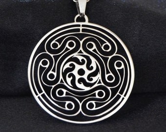 Seal of Hecate with central wheel (Labyrinth)