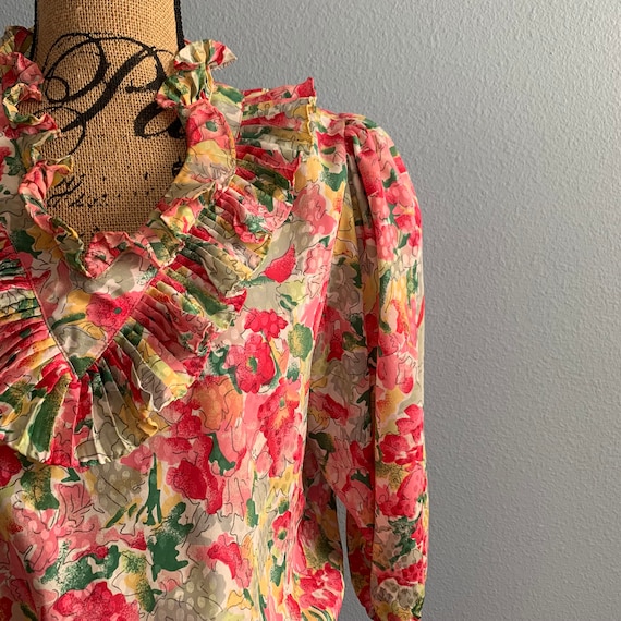 ANN PAKRADOONI Floral Smocked Blouse