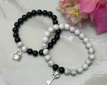 Pulseras de distancia de ónix negro y howlita blanca – Amuleto de candado y llave