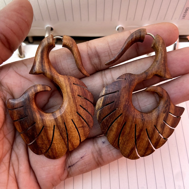 Boucle d'oreille en bois fait main tribal ethnique//grandes boucles d'oreilles en bois marron cerceau//hommes femmes faux faux calibre plug civière//bijoux végétaliens écologiques image 4