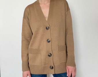 Cardigan en laine mérinos, Pull boutonné beige, Veste pour femme avec poches et boutons