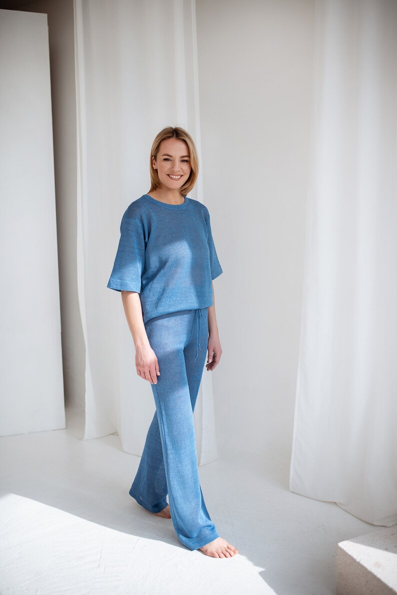 Knitted linen blouse in light blue. Paired with wide-leg pants