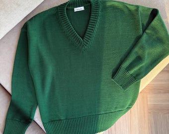 Knitted Merino Wool V-Neck Sweater: Green Oversized Pullover