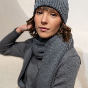 A minimalist set of a beanie hat and a scarf.