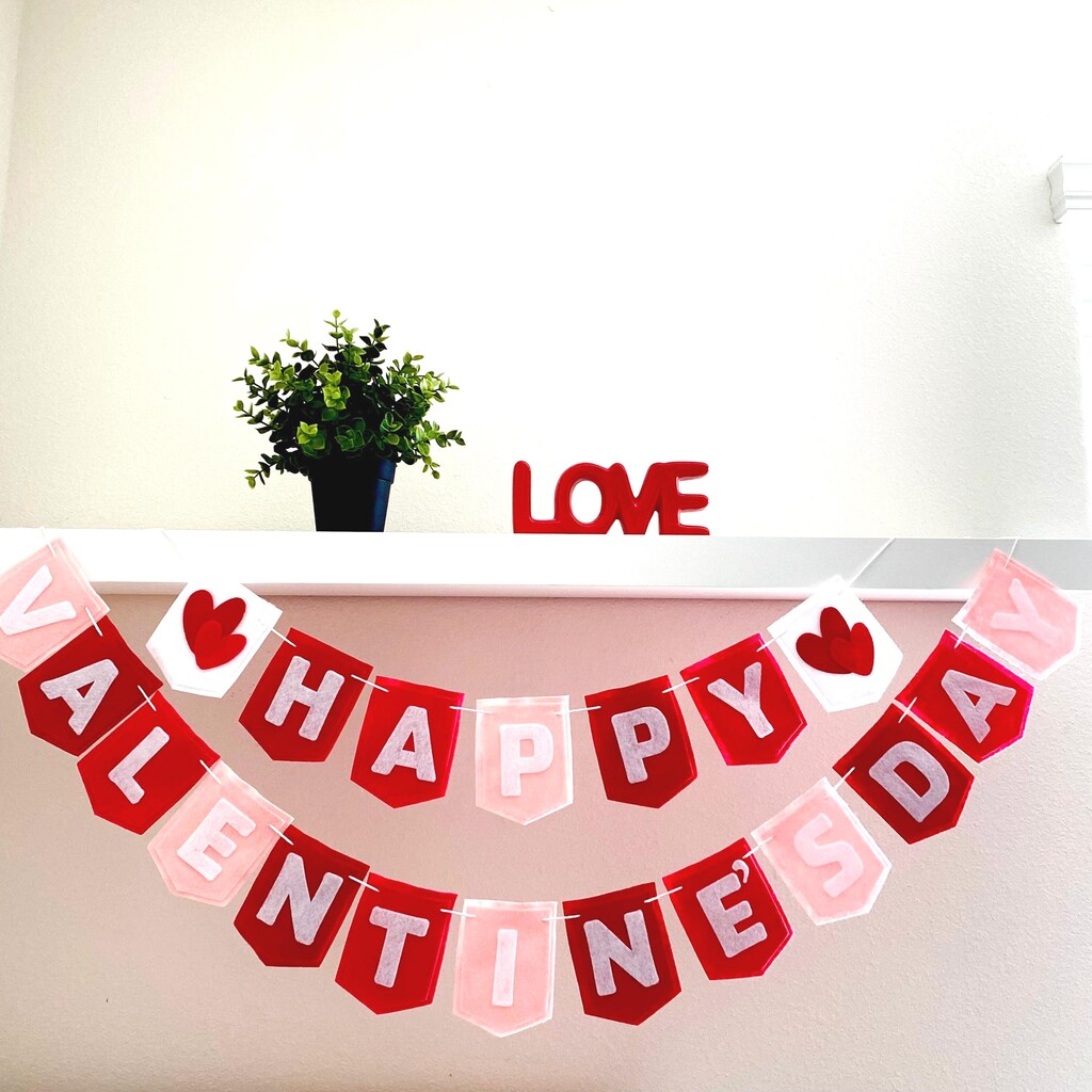 Striscione In Iuta Per San Valentino Con 28 Ghirlande Cuore In Feltro - Decorazione Rustica Per Camino E Pareti