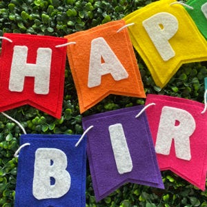 Faixa de arco-íris de feliz aniversário, faixa de feltro de aniversário de arco-íris, decorações para festas, guirlanda de feltro de feliz aniversário, decorações de faixa de aniversário