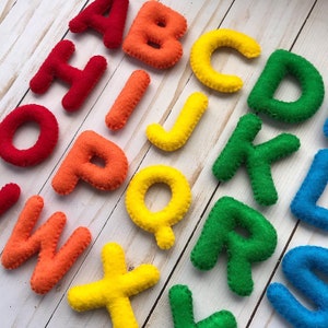 フェルトのレインボーアルファベット、フェルトの文字、幼稚園のアルファベット、アルファベットの学習、詰め物の文字、フェルトの英語のアルファベット、ホームスクール、モンテッソーリ