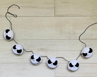 Ghirlanda di feltro di Jack Skellington: decorazione di Halloween fatta a mano