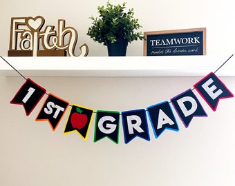 Pancarta de fieltro para el primer día de clases: accesorio fotográfico y decoración para el aula