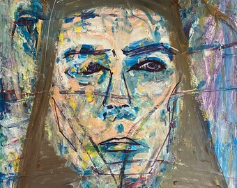 Puede incluir: Pintura abstracta de un rostro con ojos azules y una cobertura de cabeza marrón. La obra de arte presenta una mezcla de colores, incluyendo azul, rosa, amarillo y morado, con pinceladas visibles y una apariencia texturizada. El estilo es expresivo y moderno.