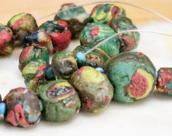 Strand of 22 ancient glass beads
