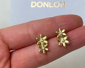 Gold Flower Stud Earrings, Crystal Flower Earrings, Dainty Earrings, Simple Minimalist Earrings, Cute Flower Earrings, Tiny Studs