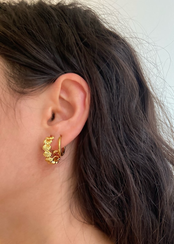 Seashell Earrings Ocean Hoop Earrings Tiny Scallop Shell C Shape Hoops Sea Earrings Summer Jewelry Gold Hoops Earrings Bridesmaid Gift Etsy