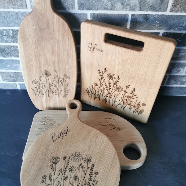 Serveerplank "Wildflowers" cadeau Moederdag, Pasen, vriendin - snijplank, plank, houten dienblad eiken, voor keuken, eettafel, met gravure