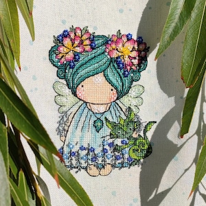 Puppe Wächter des Waldes (173), Serie MINI magic__dolls DMC Cross Stitch Needlepoint Pattern Embroidery Chart Printable PDF Download