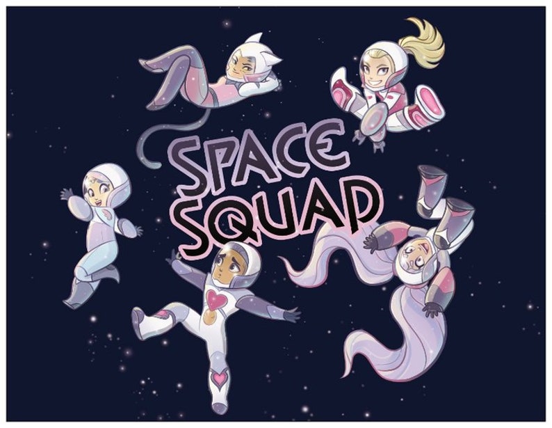 Pode incluir: Cinco personagens de desenho animado vestidos com trajes espaciais flutuam em um espa&ccedil;o azul escuro com estrelas brancas. Os personagens s&atilde;o todos mulheres e t&ecirc;m diferentes cores e estilos de cabelo. O texto "SPACE SQUAD" est&aacute; no centro da imagem.