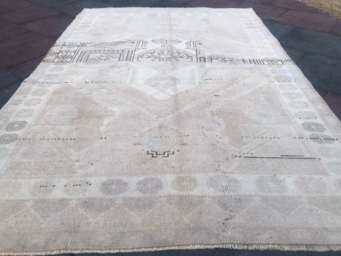 6 ft 9 in x 4 ft 5 in 210 x 137 cm Decorative Rug Vintage