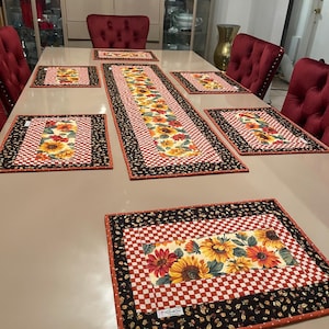 In Handarbeit gequiltetes Tischläufer Set