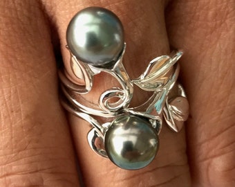 Flowery Tahitian Cultured Pearl Duet Ring! 2 Tahitian Cultured Pearls Natural Peacock & Aubergine 8mm Near Round Cultured Pearls