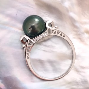 11mm Tahitian Cultured Pearl & White Topaz Ring