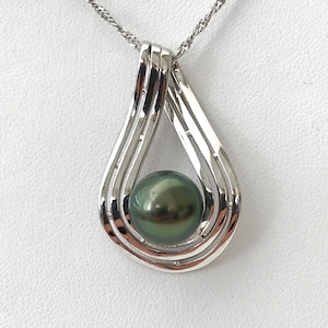 Round 9mm Tahitian Cultured Pearl Pendant
