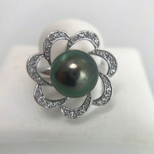 10mm Tahitian Cultured Pearl & White Topaz Ring