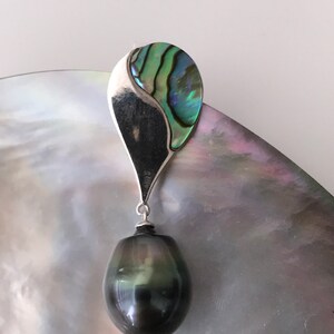 12 mm hoogglans weelderige natuurlijke kleur Tahitiaanse gekweekte parelhanger met abalone parelmoer