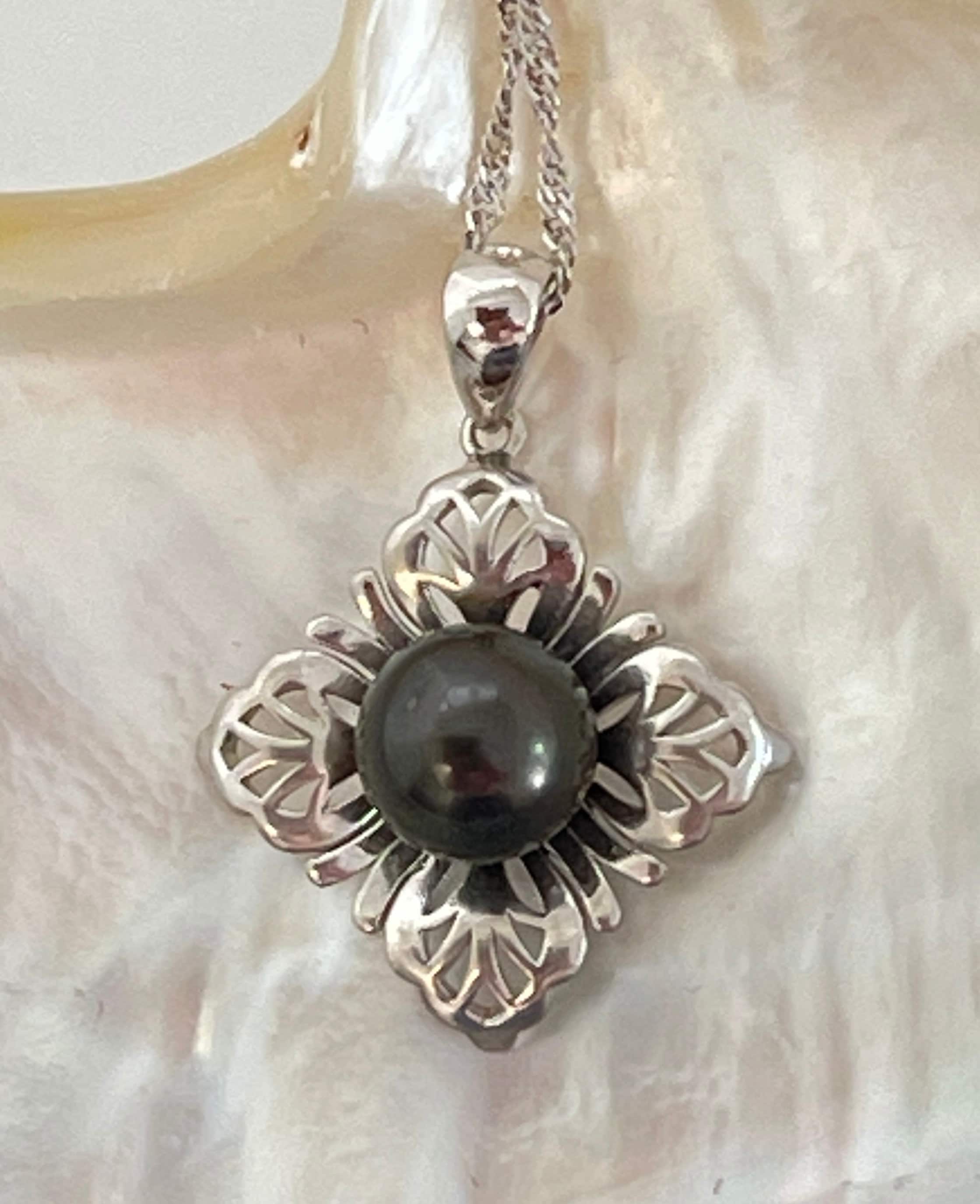 Pendentif Perle De Tahiti Vert Foncé Sur Argent 925 Rhodié - Lustre Exceptionnel, Culture Naturelle