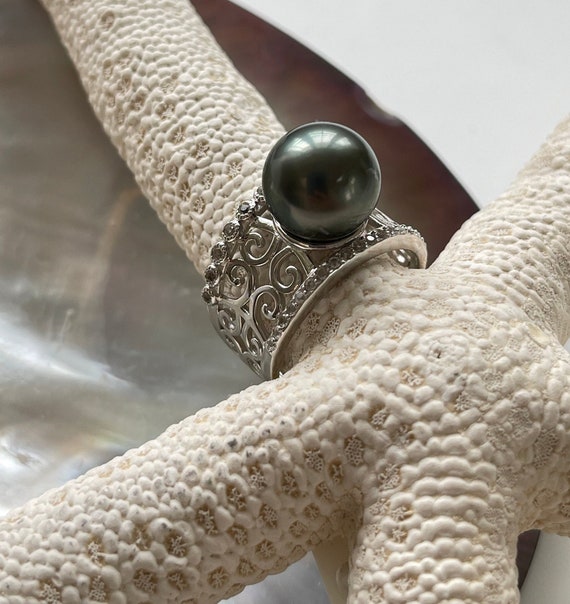 Bague au design d inspiration hellenistique avec perle de culture de Tahiti 11 mm et accent de topazes Etsy France