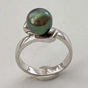 Anillo de perlas cultivadas de Tahití con pavo real de color natural AA de 9 mm súper lustre