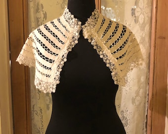 Large Puritan Style Antique Lace Collar