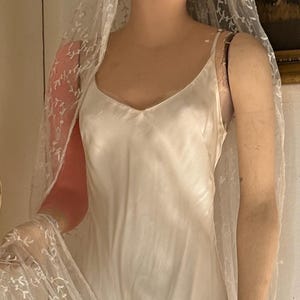 Long Tambour Antique Lace Veil or Train