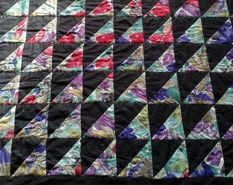 Patchworkdecke "Dreiecke mit Schwarz"  Kuscheldecke  Quilt Patchworkdecke