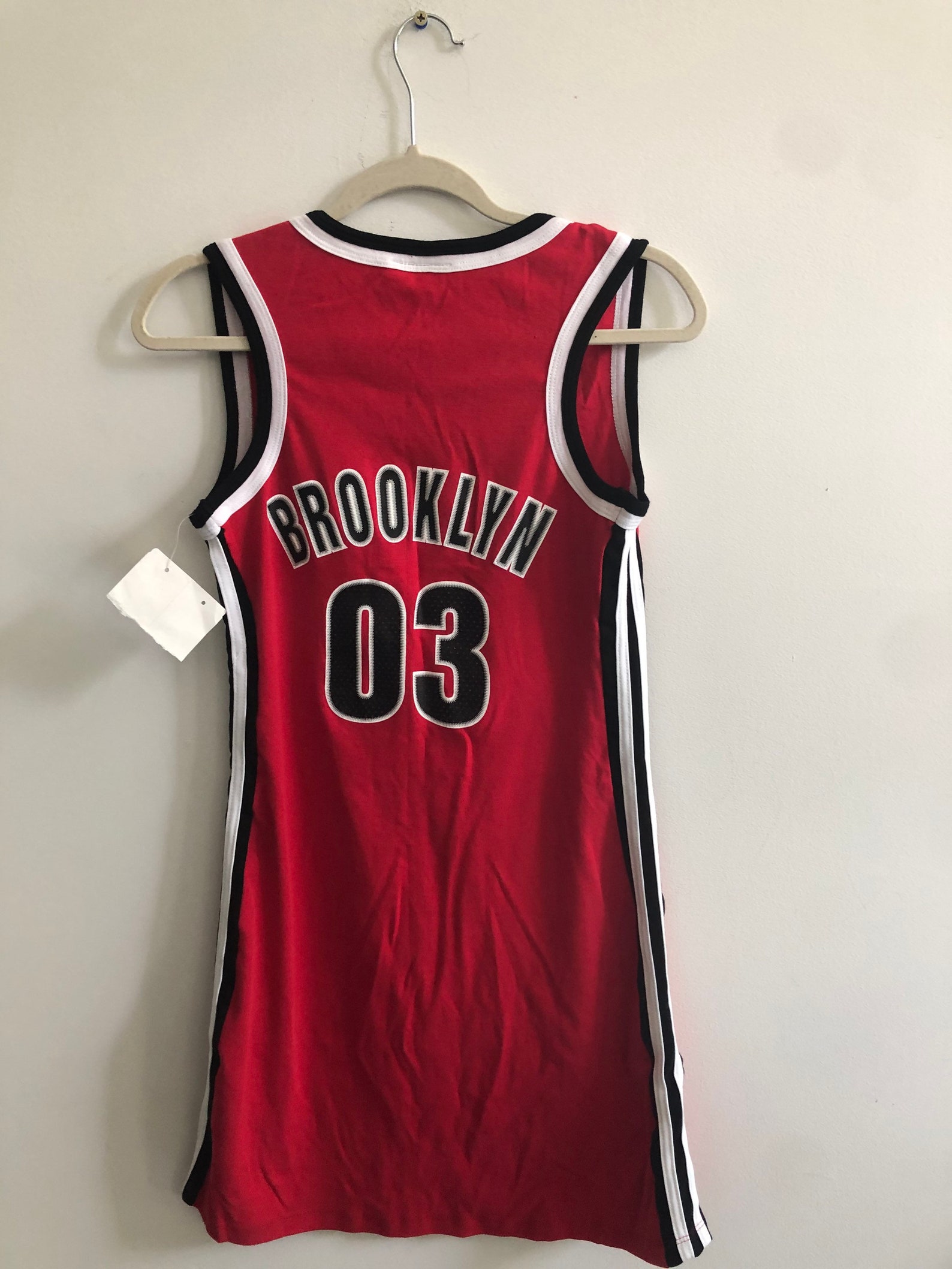 Brooklyn Minimalist Red Basketball Jersey - Etsy Sweden