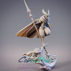 Noctuoidea &quot;Owlet&quot; Moth Rogue, Priestess, Mage, Scout | Mothfolk