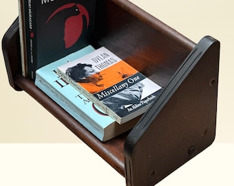 Antyczny drewniany stojak na czasopisma/książki (lata 30.–40. XX wieku)